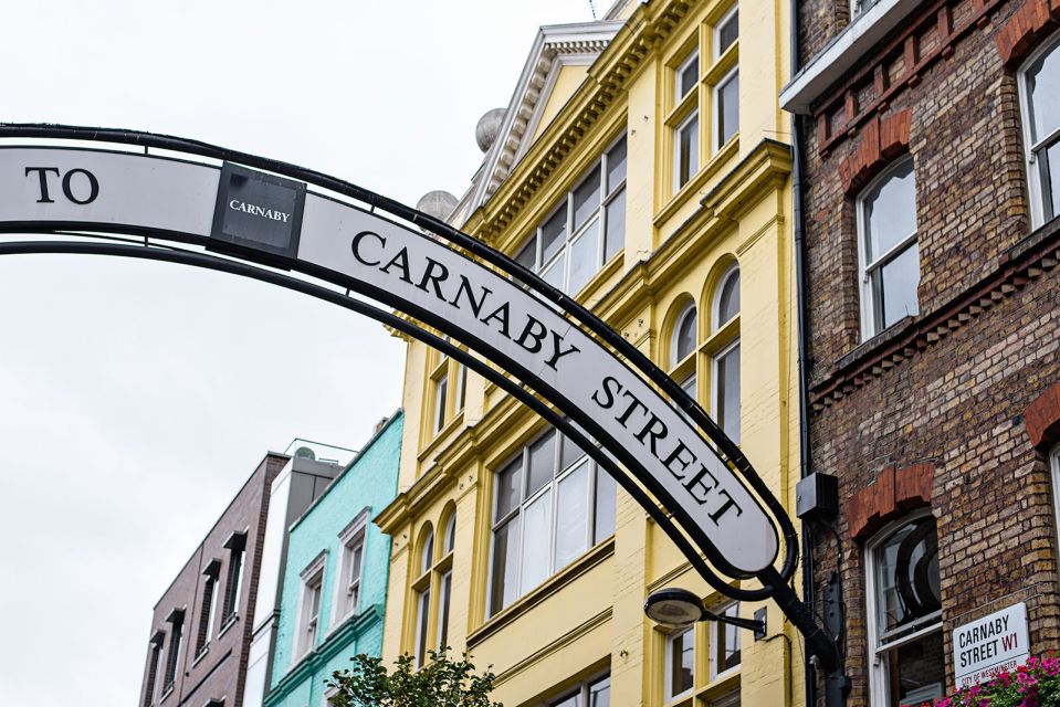 London Soho District - Guided Walking Tour 12 guests 2,5h - Piccadilly Circus: the lights that frame the rest of Soho