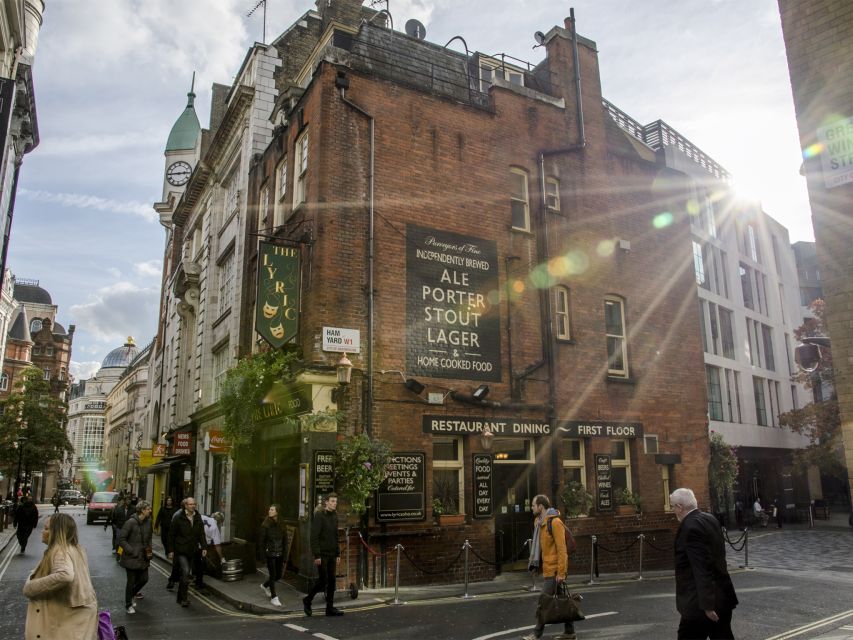 London Soho District - Guided Walking Tour 12 guests 2,5h - Berwick Street Market and the street-turned-stage feeling