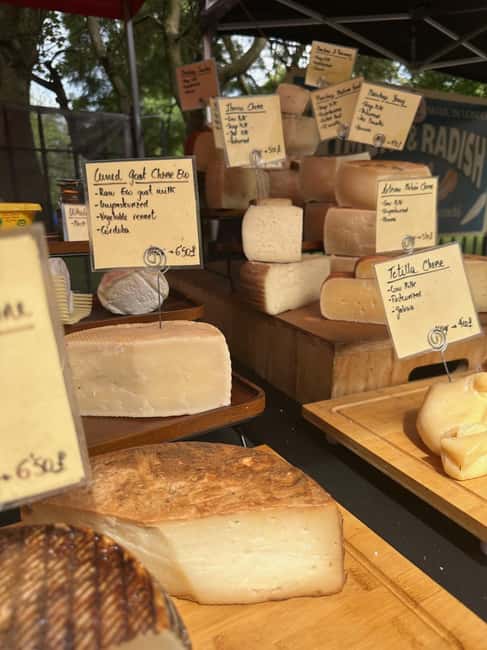 London: Sunday Markets Guided Walking Tour - Brick Lane: shopping with serious personality