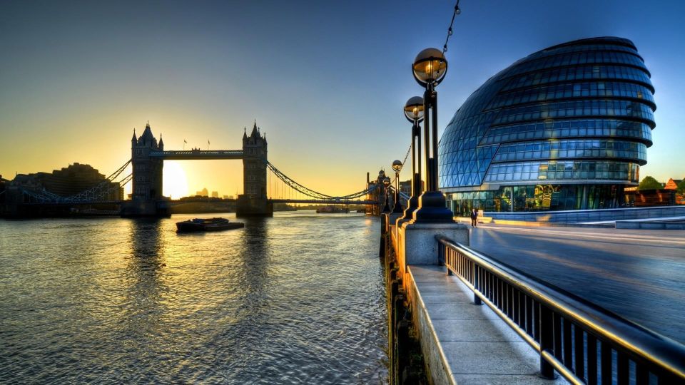 London: The London Top Sights Tour. Kids Free! - Tower Bridge and Tower of London: End With the Most Iconic Skyline