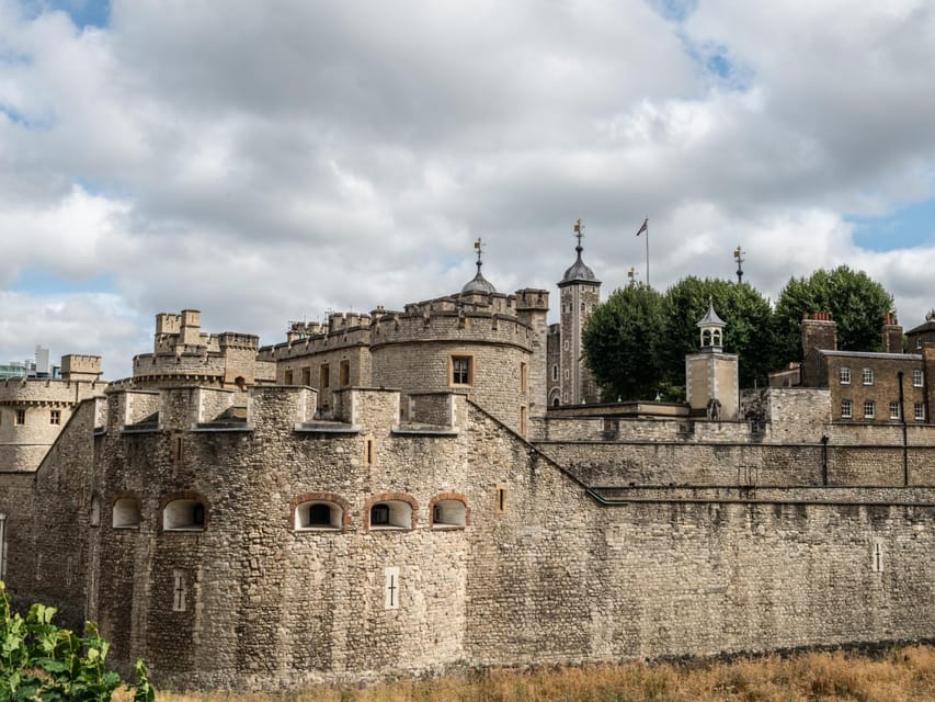 London: Top 30 Sights Walking Tour and Tower of London Entry - Practical Tips: Oyster Card, Shoes, and Changing-Guard Timing