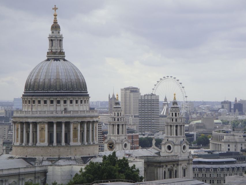 London: Top 30 Sights Walking Tour & St Pauls Cathedral - What to bring (and what will save your day)