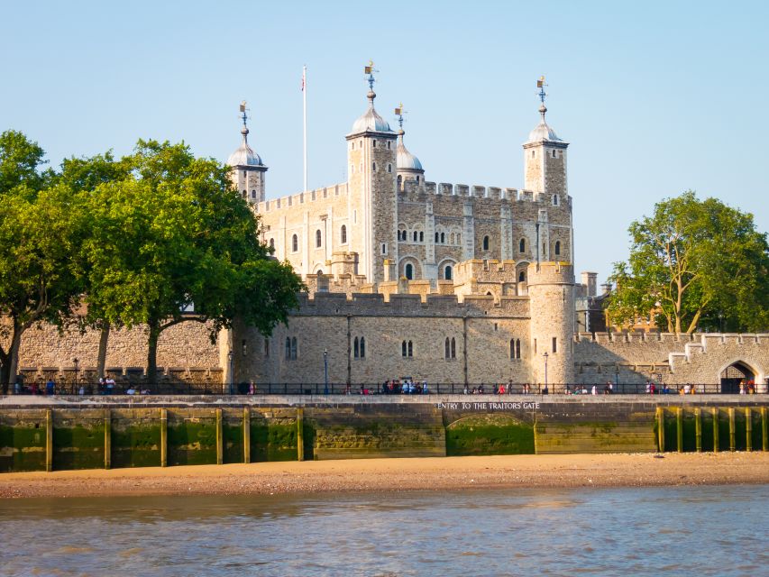 London: Tower of London Guided Tour with Crown Jewels Option - Key Points You’ll Notice Right Away