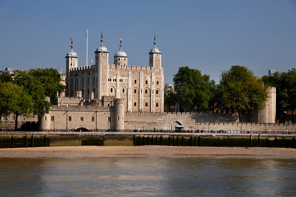London: Tower of London, Hop-on, Hop-off Bus & River Cruise - Tower of London: Crown Jewels Plus the Yeoman Warder Experience