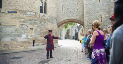 London: Tower of London, Thames Boat & Changing of the Guard - How the morning flows (and why the timing matters)