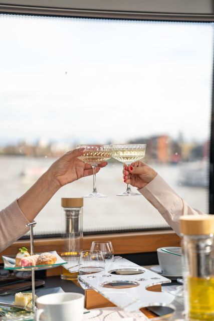 London: Traditional Afternoon Tea Tour in a Luxury Coach - Trafalgar Square and Piccadilly Circus: The Iconic Finish at City Scale
