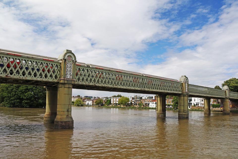 London: Westminster to Kew River Thames Cruise - Indoor vs outdoor seating and the onboard bar