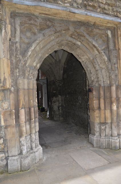 London's Hidden Treasures Tours by Black Taxi Cab - Royal landmarks in full view: Buckingham, Westminster, and Trafalgar Square