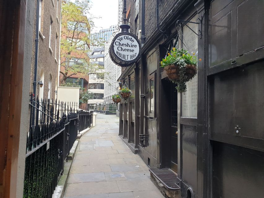 Roman Ruins to Blitz Bombings: London's Fiery History - Tower Hill start: the quickest way to get oriented