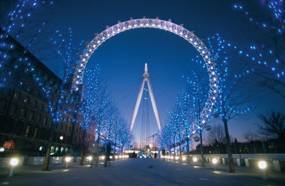 Tour of London and Christmas Day Lunch Cruise - London on a luxury coach: from Victoria to the iconic royal stops