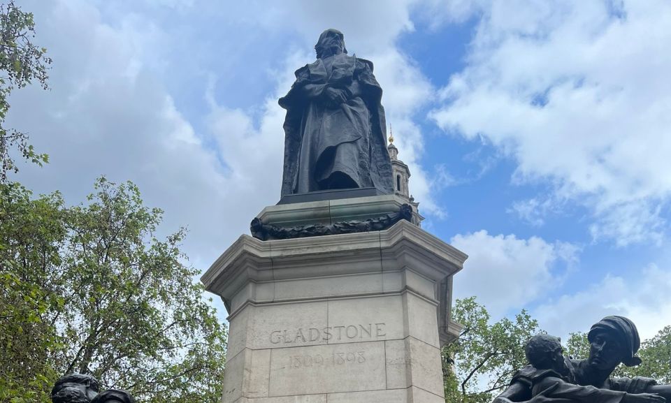 Woolf & Dickens: London Literary Tour & Writing Workshop - Somerset House: the mindful experiment that changes your pace